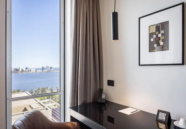 غرفة كلوب جونيور بسرير كينج، Duxton Hotel 4/5