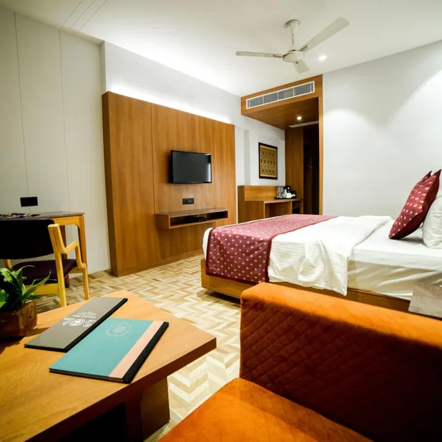 غرفة بريميوم، Surya Hotel 4/6