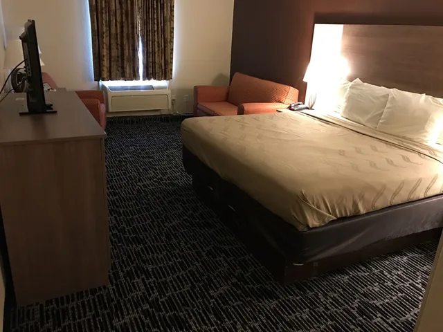 غرفة قياسية بسرير كينج، Quality Inn Near Pimlico Racetrack 4/10