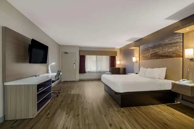 Standard, King Bed, Freeway Side، Best Western Diamond Bar Hotel & Suites 1/5
