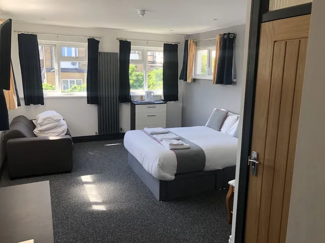 Deluxe Quad Studio، Devine Beach Hotel, Westcliff Southend-On-Sea 2/7