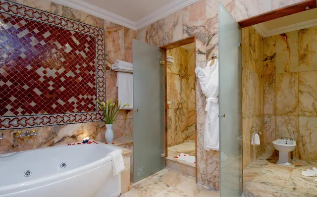 جناح ملكي، Royal Mirage Deluxe 3/6