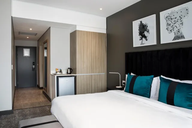 Standard, King Bed, The Capital Empire 9/10