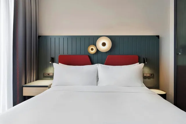 Deluxe, King Bed, Valley View, The Passenger, a Tribute Portfolio Hotel 2/3