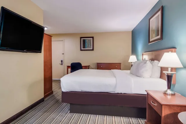 غرفة قياسية بسرير كوين، Best Western Plus Traverse City 3/10