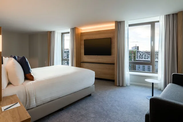 غرفة عائلية بسرير كينج مع أريكة، Courtyard by Marriott Glasgow SEC 3/8