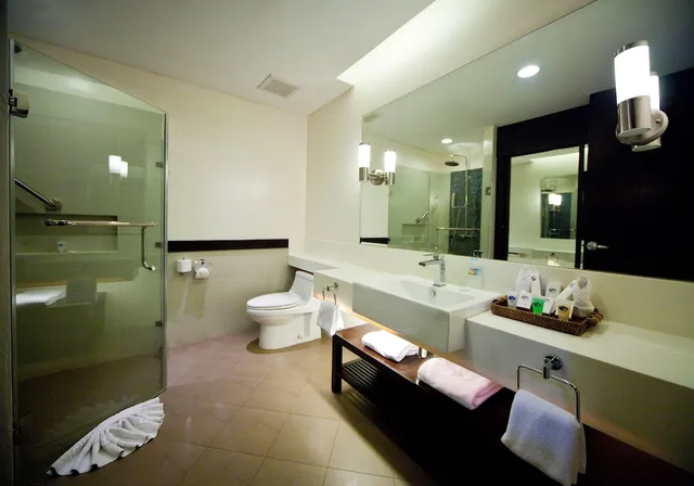 جناح بسرير كينج وسريرين كوين بغرفتي نوم، Fairways And Bluewater Newcoast Boracay 2/2
