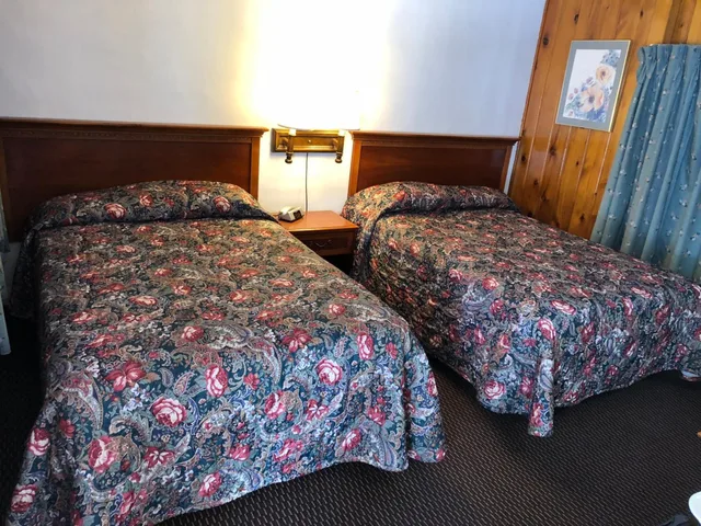 غرفة بسريرين مزدوجين، Sun 'n Snow Motel 6/9