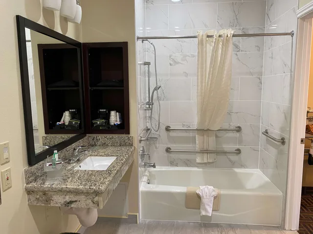 غرفة قياسية بسرير كوين لذوي الإعاقة، Best Western Pasadena Inn 4/4