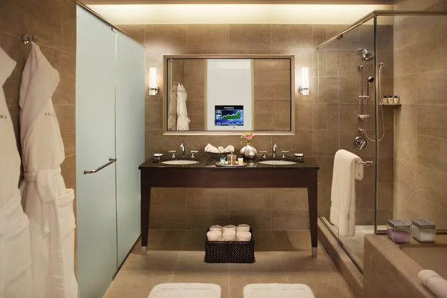 Spa, Executive, King Bed, Trump International Hotel & Tower Chicago 2/2