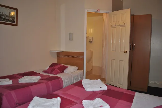 غرفة ثلاثية بسرير مزدوج وسرير فردي، Guilford House 1/4