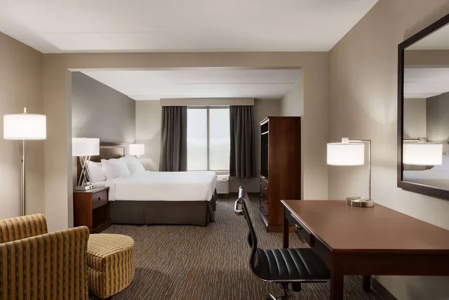 غرفة قياسية بسرير كينج، Wingate By Wyndham Bridgeport Wv 4/5