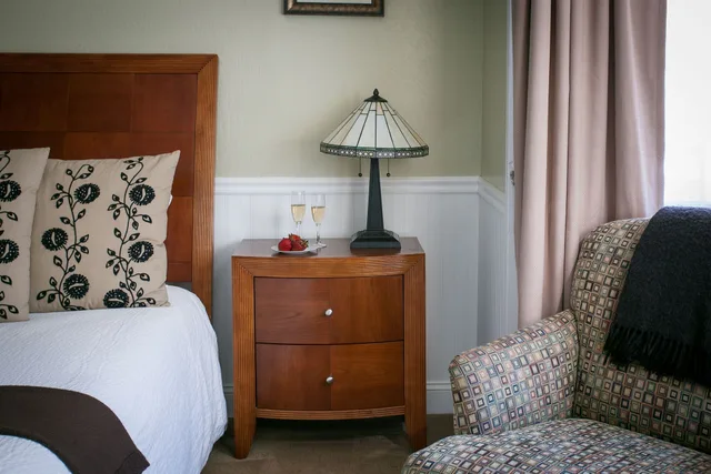 Helena, Suite, King Bed, Jetted Tub، Craftsman Inn 8/10
