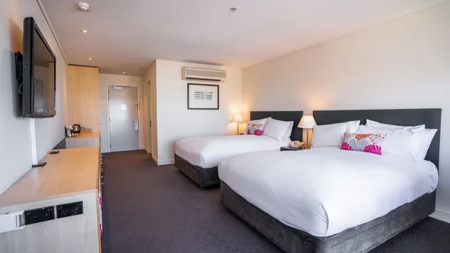 غرفة سوبيريور بسريرين منفصلين، Scenic Hotel Te Pania 1/3