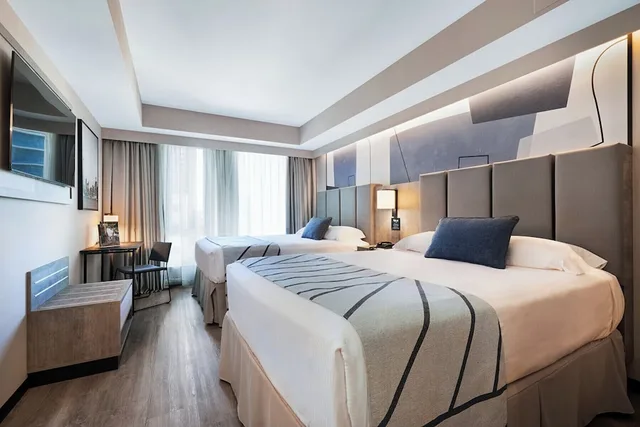Deluxe Two Queens - D2Q، Riu Plaza Toronto 2/6