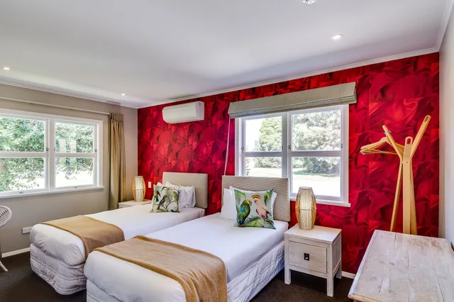 3 Bedrooms, House, 2 Double and Twin Beds، The Farmhouse at Mission Estate 1/7
