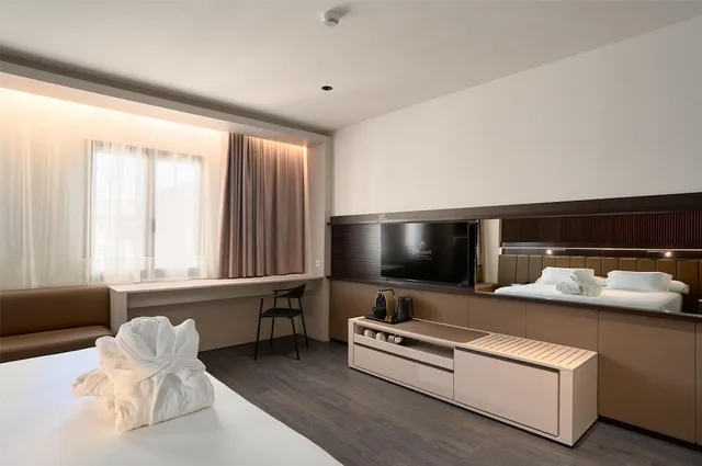 Premium, Becquer Hotel 6/10