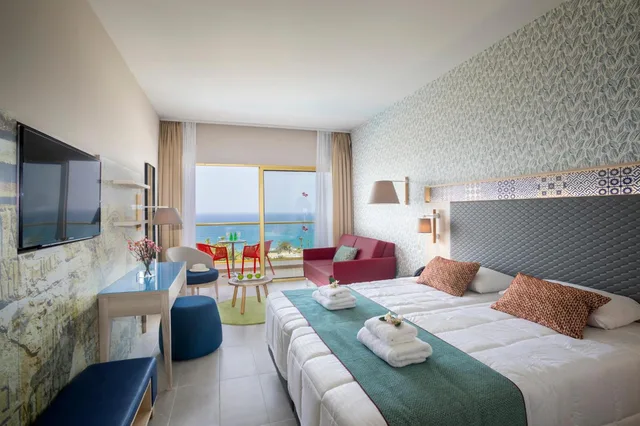 غرفة عائلية بإطلالة على البحر مع أريكة، Leonardo Laura Beach and Splash Resort 5/7