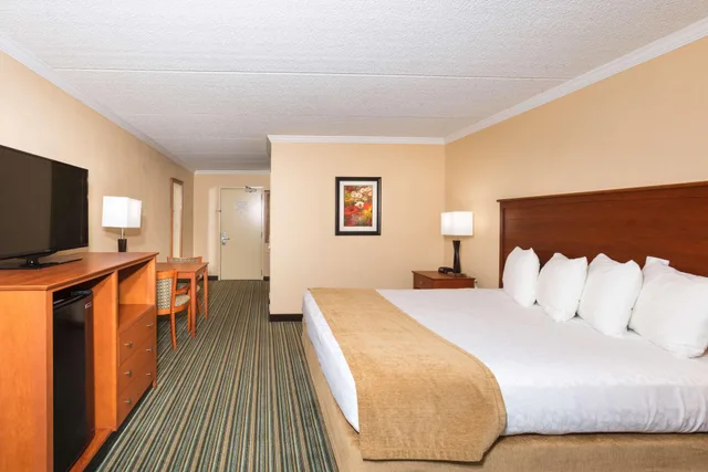 غرفة بسرير كينج، Best Western International Speedway Hotel 1/7