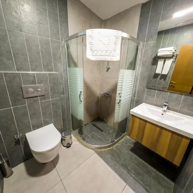 Budget, Double Bed, No Window, Airport Express Hotel 3/4