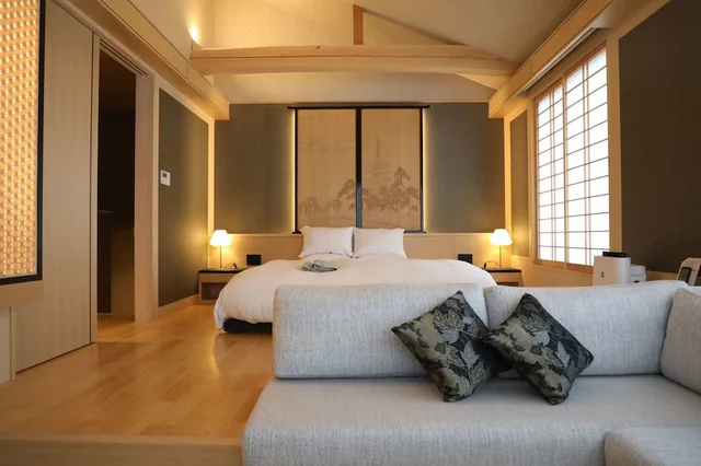 غرفة بسرير كينج وفرشتي فوتون بحوض استحمام، Campton Kiyomizu 1/1