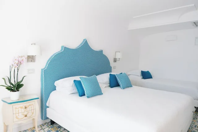 غرفة سوبيريور ثلاثية بثلاثة أسرّة بإطلالة على البحر بشرفة، Hotel Conca d'Oro 4/8