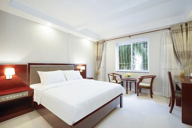 غرفة بريميوم ديلوكس بسرير كينج بإطلالة على المدينة، One World Hotel 2/6