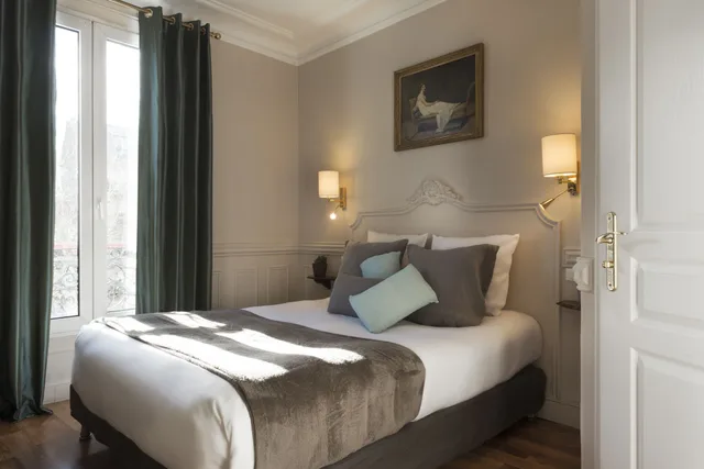 غرفة قياسية بسرير مزدوج، Hotel De La Porte Doree 1/5