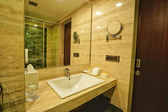 غرفة قياسية بسريرين منفصلين، Hyatt Centric Rajpur Road Dehradun 4/4