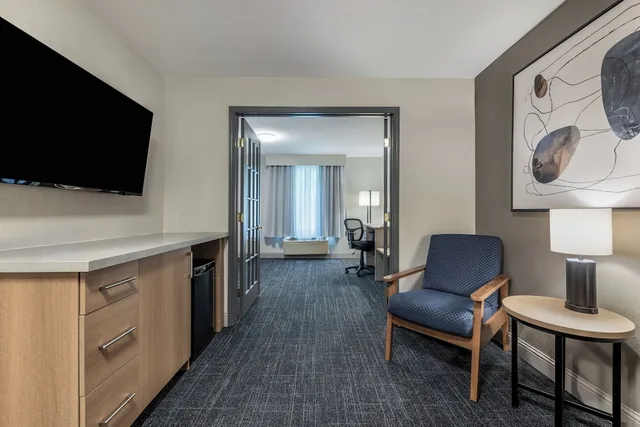 جناح عائلي بسرير كينج مع أريكة، Days Inn & Suites by Wyndham Thunder Bay 4/4