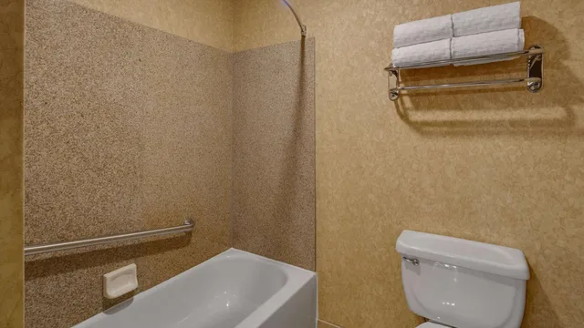 غرفة ديلوكس بسرير كينج، Best Western Plus Kelly Inn and Suites 6/6
