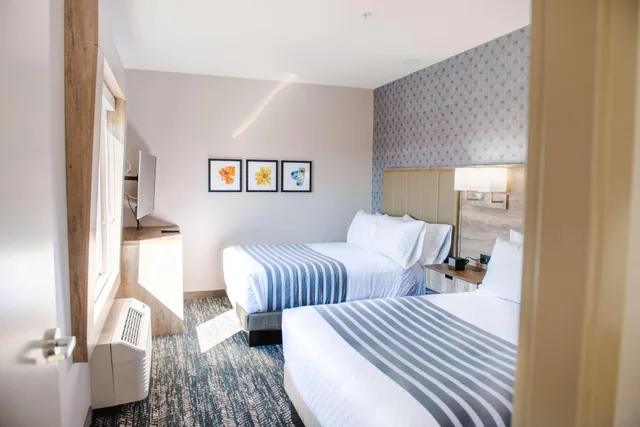 Suite, 2 Queen Beds, Best Western Premier Executive Residency Medicine Hat 3/9