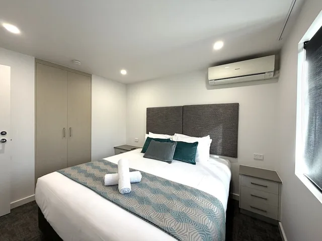 1 Bedroom, Renovated, Superior, Apartment, King Bed، Southport Motel & Apartments 3/9