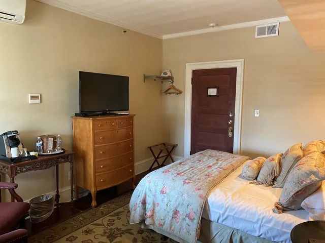 Island, Queen Bed, Balcony، Inn at 835 Boutique Hotel 2/2