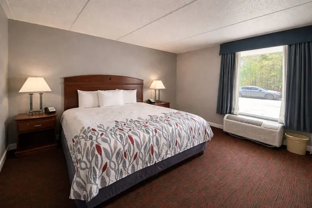 غرفة بسرير كينج لذوي الإعاقة، 8 Inn Americus Near Albany I 75 4/10