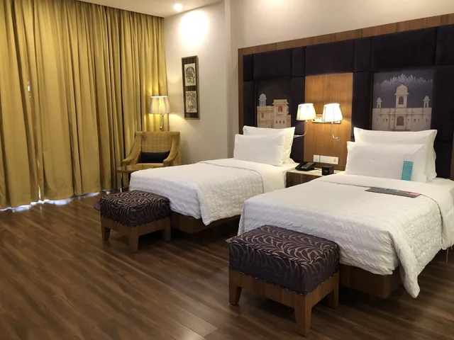 غرفة قياسية بسريرين منفصلين، Le Meridien Jaipur Resort Spa 4/10