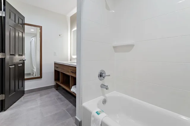 Suite, King Bed, Baymont by Wyndham Beaumont 3/5