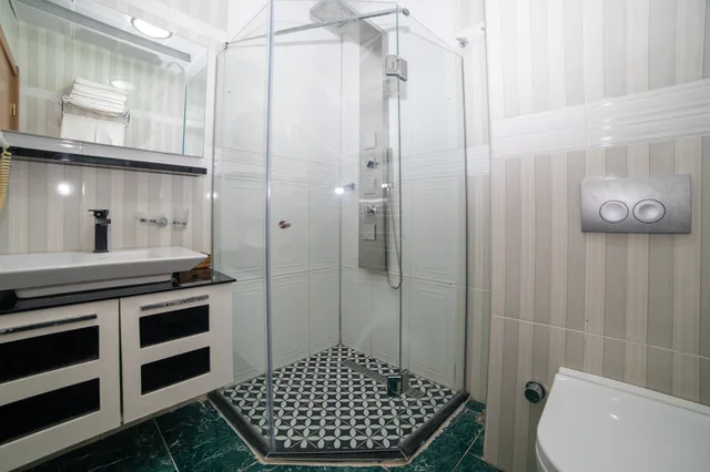 غرفة سوبيريور رباعية بسرير مزدوج وسريرين منفصلين بإطلالة على الحديقة بشرفة، Kuzey Park Hotel Arc-En-Ciel 4/4