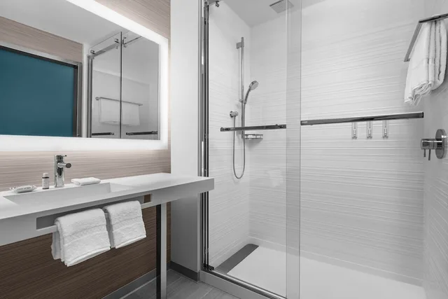 غرفة قياسية بسرير كينج، AC Hotel Miami Brickell 6/7