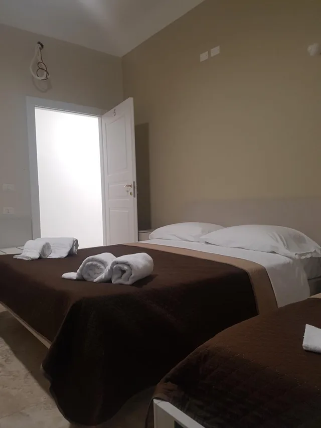 غرفة ثلاثية بحمام خاص، Emmy Hotel 6/8