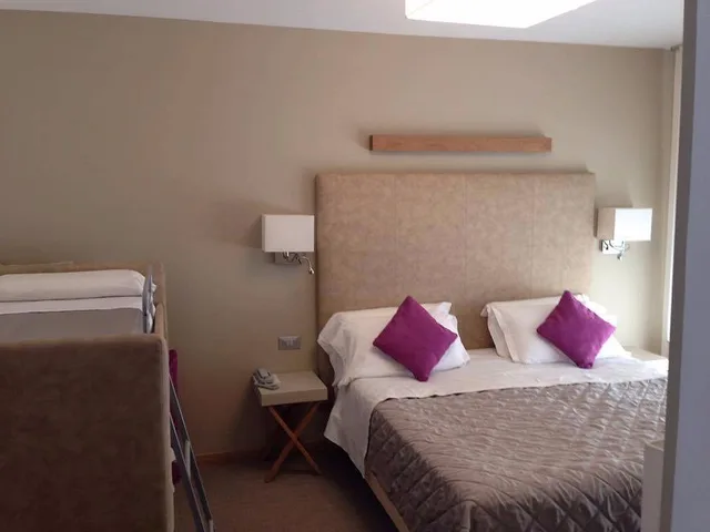 غرفة كلاسيكية ثلاثية، Le Soleil Hotel 2/2