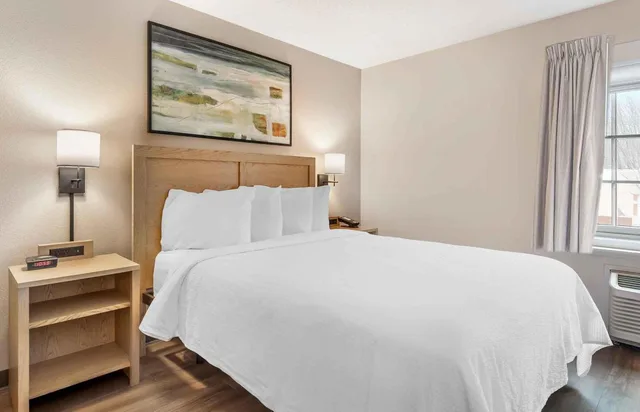 استوديو بريميوم ديلوكس بسرير كوين، Extended Stay America Suites Phoenix Biltmore 2/4