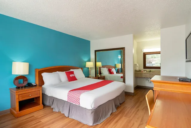 غرفة بسرير كينج للمدخنين، Hotel Bossier City LA Red River 3/4