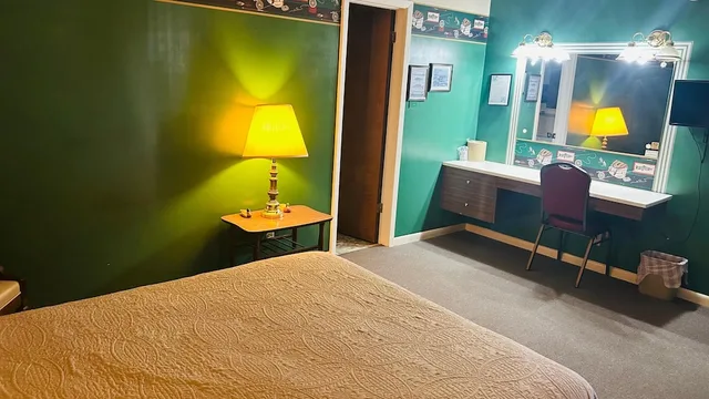 غرفة بسرير كوين، Victorian Inn Motel & Suites 3/5