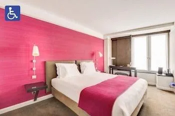 غرفة بسرير كينج في الطابق الأرضي لذوي الإعاقة، Hotel Duo 1/1
