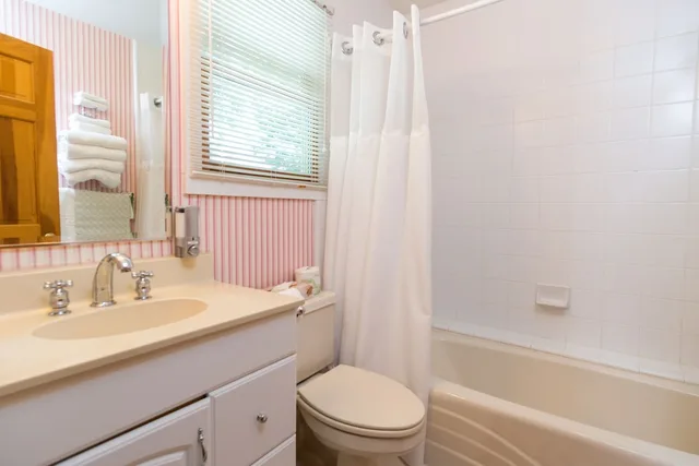 House, King Bed, Highland Lake Inn & Resort 6/9