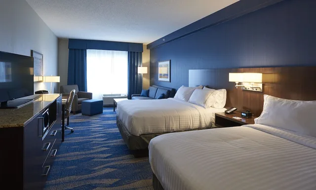 جناح بسريرين كوين مع أريكة، Holiday Inn Express Suites St John S Airport 1/2