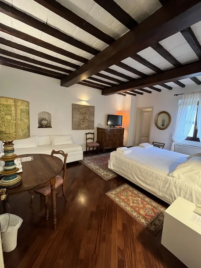 غرفة سوبيريور بسرير كينج وسريرين منفصلين، I Barronci Villa 2/4