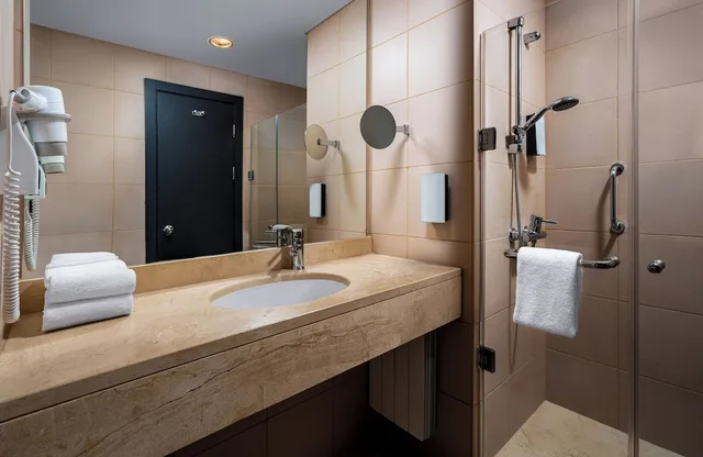 غرفة ديلوكس ثلاثية بثلاثة أسرّة، Leonardo Hotel Bucharest City Center (ex Golden Tulip Victoria) 6/10
