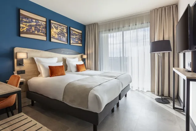 غرفة قياسية بسريرين منفصلين، Hotel OstOria, BW Signature Collection 2/6
